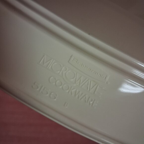 RUBBERMAID MICROWAVE COOKWARE 4 PC STACKING SET - Picture 8 of 8